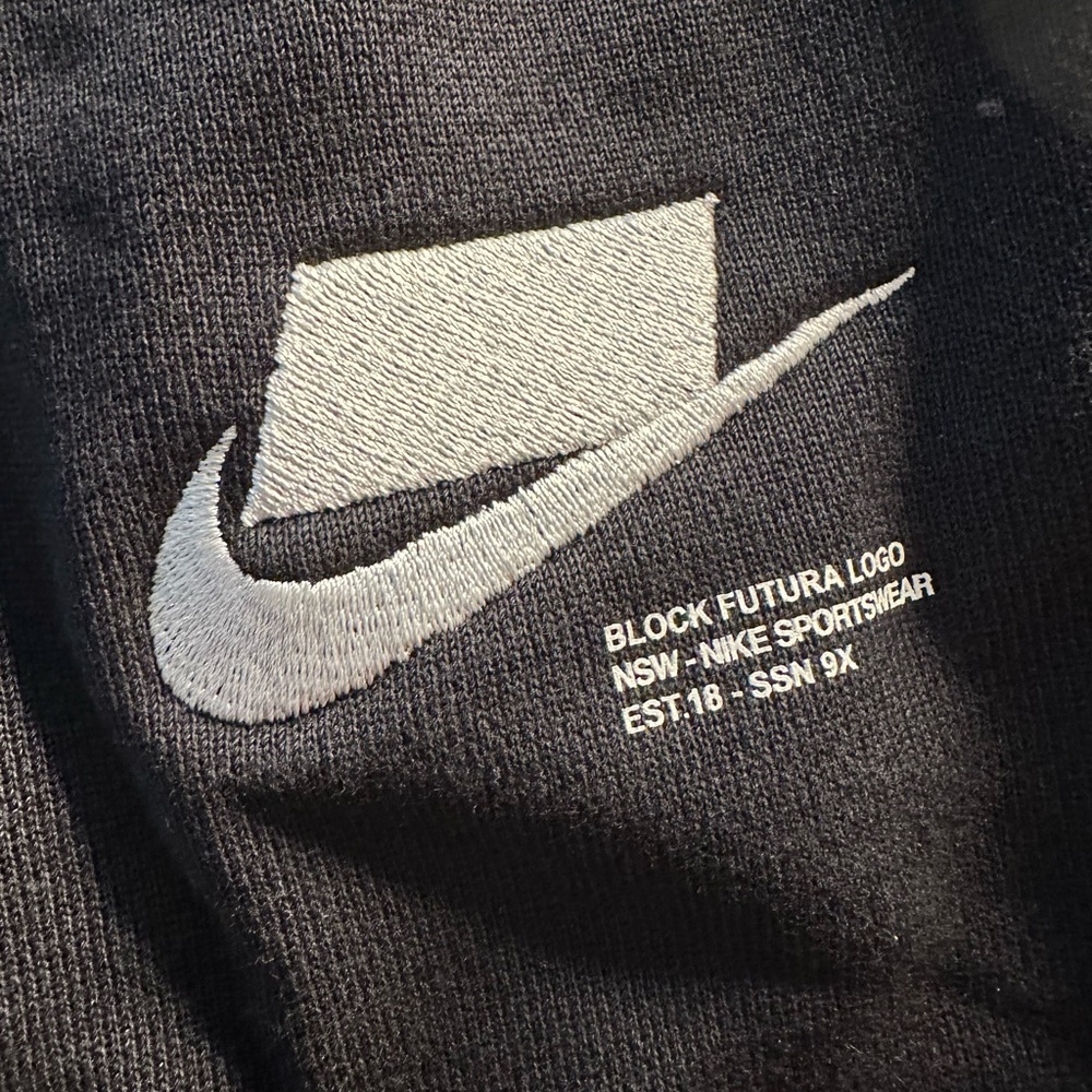 Nike men’s Futura tear away pants. New with tags. Size medium. - Picture 5 of 8